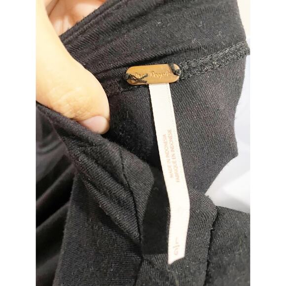 Free People Classic Black Deep V-Neck Shirt with Shoulder Padding Size Large - Picture 9 of 11